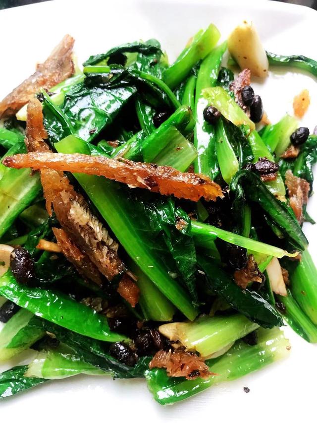 豆豉鲮鱼油麦菜最好吃的做法（一定要收藏的豆豉鲮鱼炒油麦菜做法）(8)