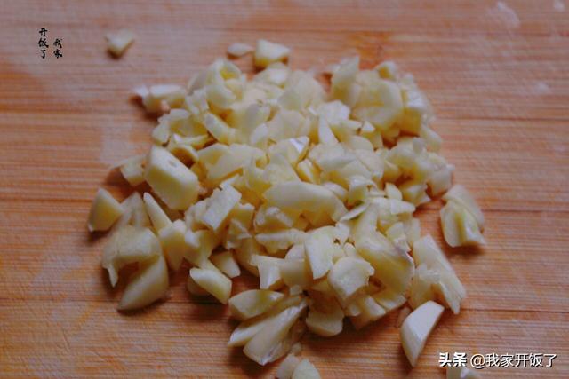 油麦菜怎样炒好吃又好看（炒油麦菜时我就服这做法）(5)