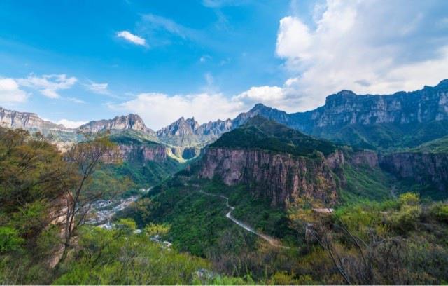 旅游河南省十大名山盘点（河南有哪些著名山峰）  5