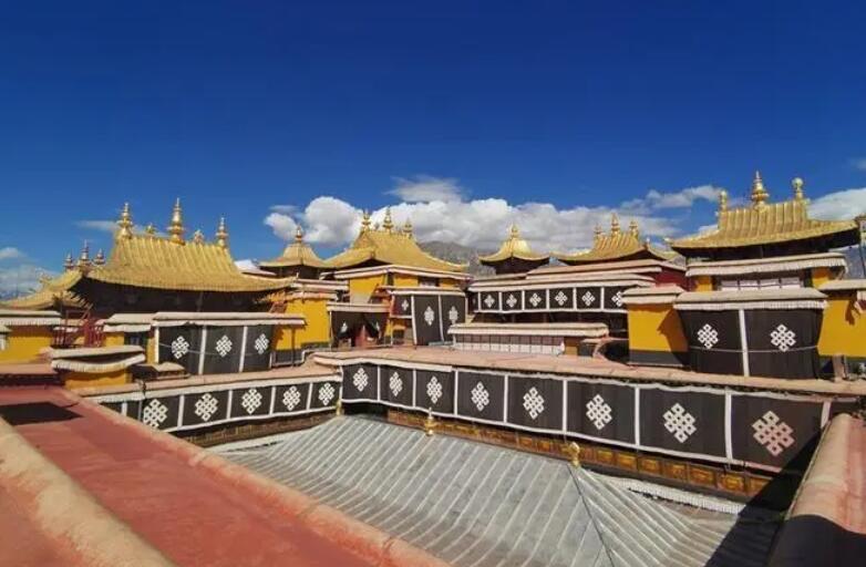 旅游国内有哪些香火旺盛的寺庙（最受信徒膜拜的十大寺庙）  2