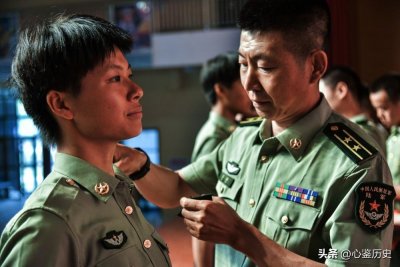 ​怎么看人民解放军的肩章，来区别军衔，你知道吗