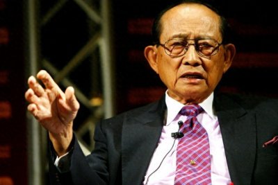 ​李嘉诚：从塑料孝子到商业巨头的幽默传奇