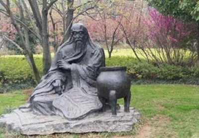 ​他是中国古代历史上最长寿的人，活了443岁，从唐朝到元朝