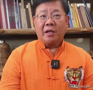 ​广东首席名嘴郑达：事业辉煌，与妻子恩爱近30年，幸福生活惹人羡