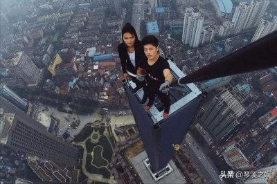 ​吴永宁为10万报酬，攀爬百米高楼意外坠亡，继父：不是跌死的