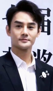 ​王凯:优秀演员的典范，时尚文学兼具，公益善举更显人格魅力
