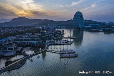 ​「航拍中国」月亮湾，一次浪漫的邂逅