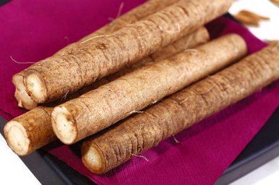 ​牛蒡 褐色外皮的圆柱形根茎胡萝卜素是胡萝卜的150倍