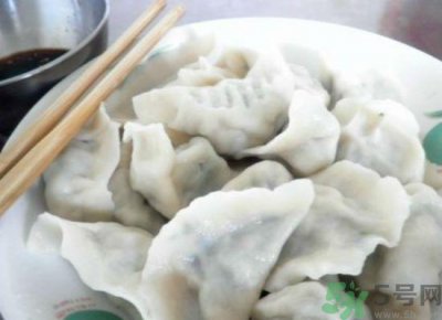​荠菜羊肉饺子怎么做好吃?荠菜羊肉饺子的家常做法