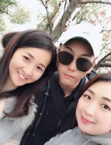 ​网友偶遇陈伟霆被主动搭讪合影 十分亲民、接地气