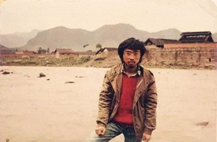 海子罕见老照片：为何而死至今是谜，图三是他15岁考北大的准考证