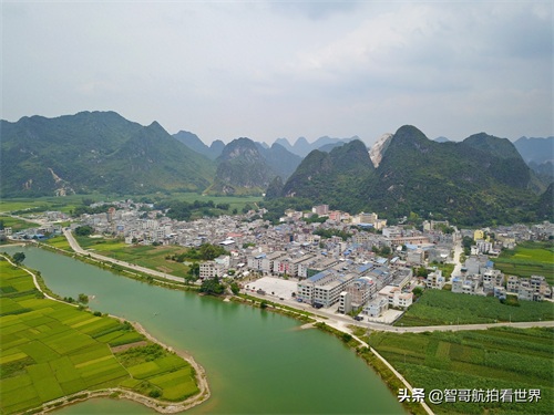 航拍广西特色乡镇之都安县地苏镇 喀斯特地貌有大规模的地下河