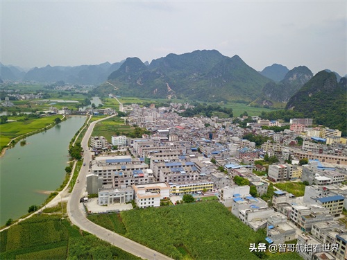 航拍广西特色乡镇之都安县地苏镇 喀斯特地貌有大规模的地下河