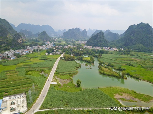 航拍广西特色乡镇之都安县地苏镇 喀斯特地貌有大规模的地下河