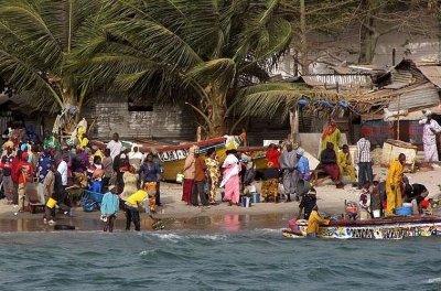​冈比亚：打仗没赢过吹牛没输过，扬言1000人打败中国