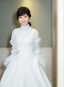 ​赵雅芝的3个儿子:长子47岁，次44岁，小儿子37岁，个个让她骄傲