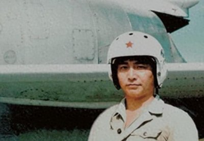 ​南海撞机王伟成功跳伞，咋10万人都找不到他？直到20多年后才明白