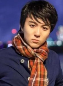 ​8岁凭三毛爆红，14岁秃顶，植发挨300多针，如今的孟智超怎样了？