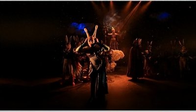 ​人物的形象烙印，塑造典型人物形象的关键，进一步激发观众的兴趣