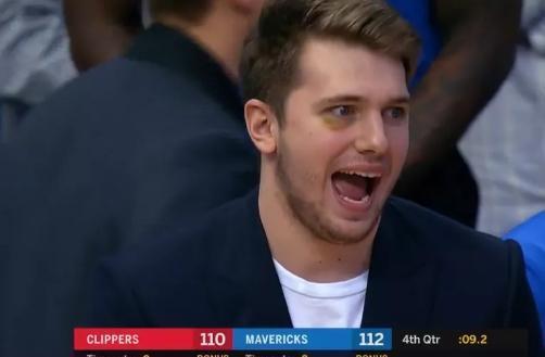 被打掉牙后完成致命封盖，东契约奇表情夸张，这天赋666！