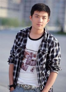 ​李泽锋终于火了！跟李易峰一字之差命运却大不相同