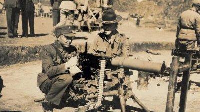 ​只要有水就能一直开火的马克沁，没水加冰尿尿行吗