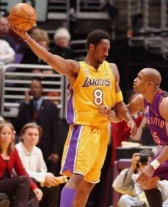 ​将单手持球分4个等级：科比詹姆斯B级，乔丹麦迪SS级，那SSS呢？