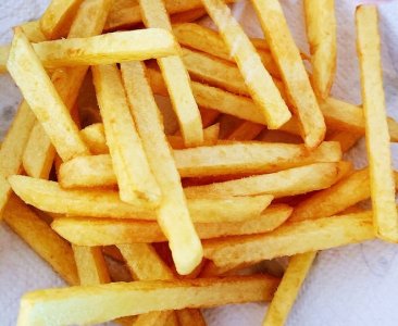 ​教你在家炸薯条，成本也就2块钱，金黄酥脆，和肯德基的一样好吃
