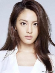 ​林珍娜：颜值与实力并存的多栖艺人