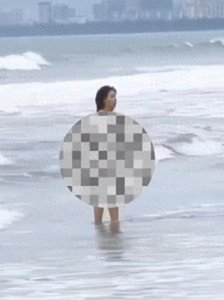 ​裸拍！三亚湾海滩美女不穿衣服，清晰照被曝光，警方介入后回应