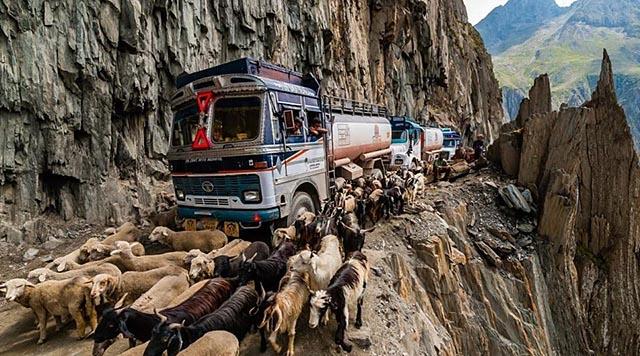 印度gdp下滑比英国少怎么被反超（印度的吹捧史为了提高GDP指数）(1)