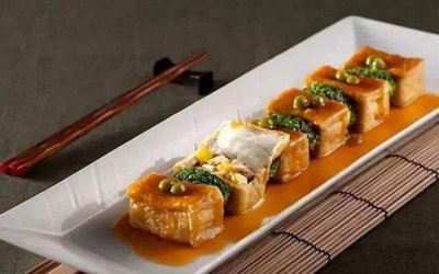 ​官府名菜一品豆腐，外脆里嫩口感香滑醇厚