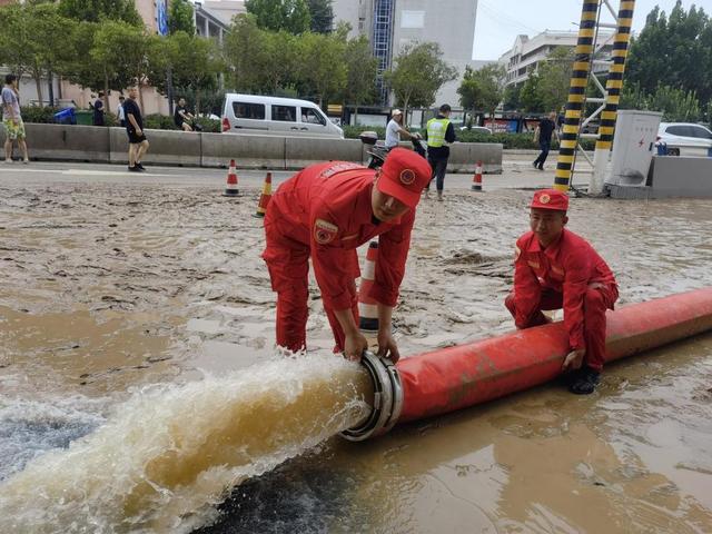 河南郑州暴雨大致过程和感悟(河南郑州极端特大暴雨)(4)
