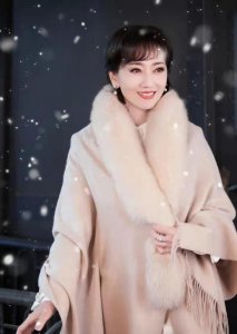 ​赵雅芝才是女人的穿搭模板（如此穿搭年龄再大也无妨）