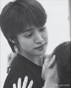 ​雌雄同体美貌无敌，全日本女人求着嫁，她却不婚不育不谈恋爱