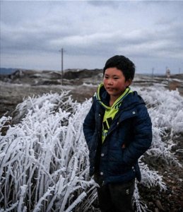 ​2018年，“冰花男孩”去北京圆梦被全程直播，是慈善还是消费贫穷