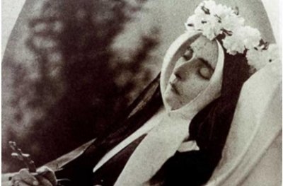 ​睡美人贝尔纳黛特的遗体之谜