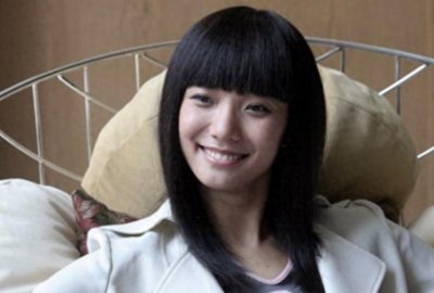 ​笑疯了！40岁王珞丹感慨过年被催婚，网友纷纷留言希望娶她为妻