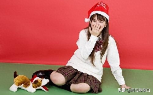 奥真奈美一一日意混血儿，比桥本环奈还要可爱，像娃娃一样