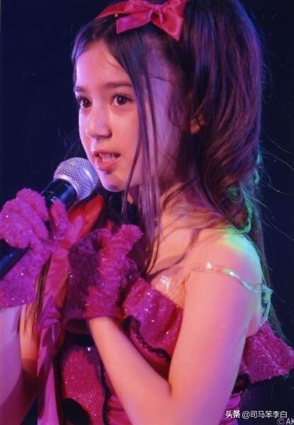 奥真奈美一一日意混血儿，比桥本环奈还要可爱，像娃娃一样