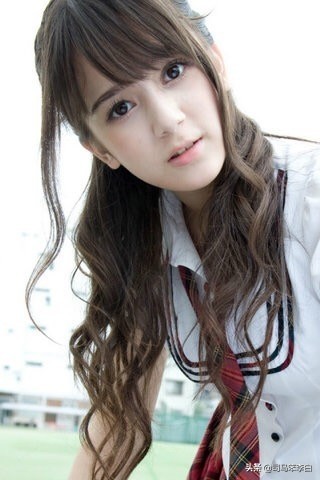 奥真奈美一一日意混血儿，比桥本环奈还要可爱，像娃娃一样