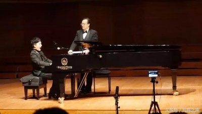 ​视频：假声男高音肖玛深情演绎《红豆词》，钢琴伴奏凄美，附曲谱