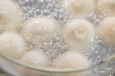​煮汤圆，到底应该冷水下锅还是热水下锅？