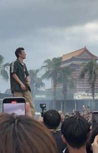 ​44岁陈冠希低调现身台北：嘻哈魂不灭，从潮牌到咖啡馆