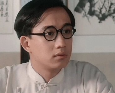 ​人间四月天：看到徐志摩犹豫1秒便转身压倒张幼仪，才知他有多狠