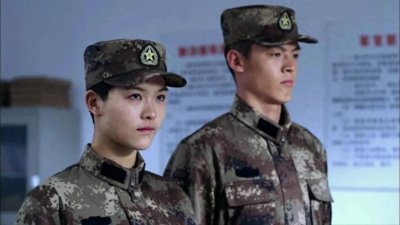 ​杀疯了！麻辣女兵古早军旅白月光cp售后了，王洋去看王煜的话剧