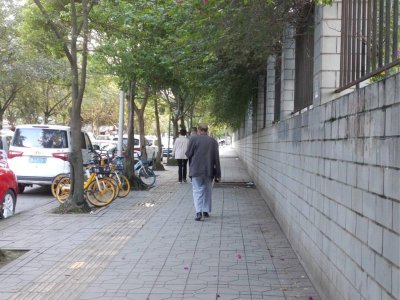 ​成都地下砂舞厅，一位 80 岁老人用10元唤醒欲望