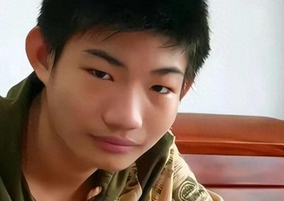 ​中国第一懒人杨锁：7岁不愿走路，10岁吃饭靠喂，23岁懒死在家中