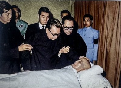 ​蒋介石身后事：棺材离地三尺暂厝，死后《人民日报》给了他两标鉴