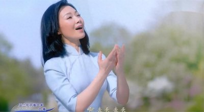 ​52岁依旧单身，歌唱家吕薇“不婚不育”的背后，藏着一出爱情悲剧